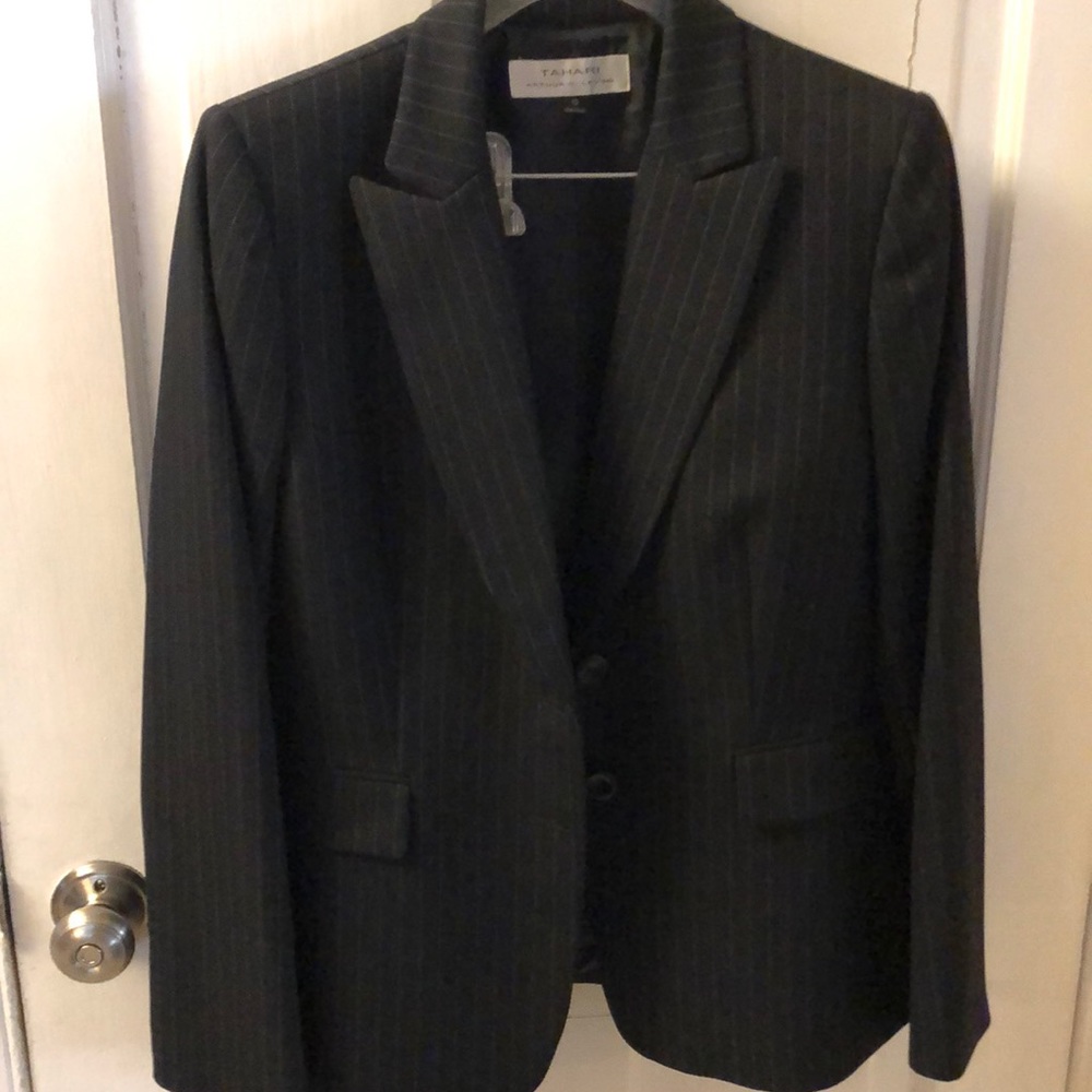 Women’s Suit - Picture 2 of 4